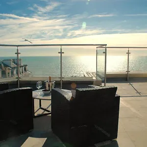 شقة Airhost's Brighton's Diamond Escape With Sea Views برايتون
